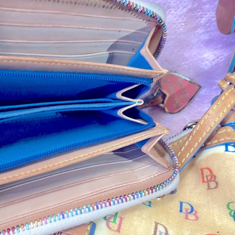 Dooney and Bourke Wallet and shoulder bag🙌💕!! - Picture 3 of 7